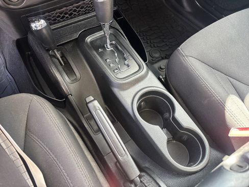 Used 2018 Jeep Wrangler Unlimited Sport S image 23