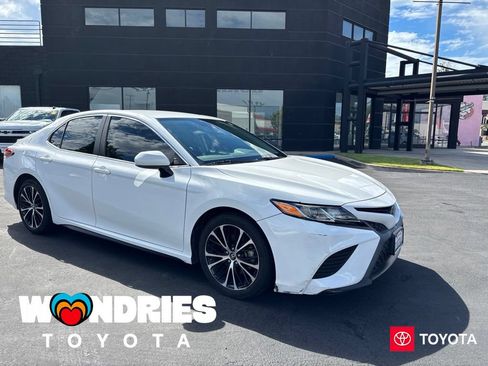 Used 2019 Toyota Camry SE FWD image 1