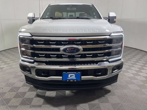 Used 2023 Ford F250 Lariat AWD/4WD image 3