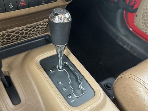Used 2012 Jeep Wrangler Unlimited Sahara w/ Connectivity Group AWD/4WD image 25