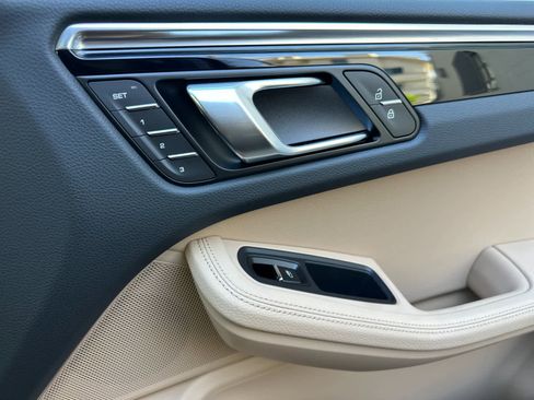 New 2026 Porsche Macan image 19