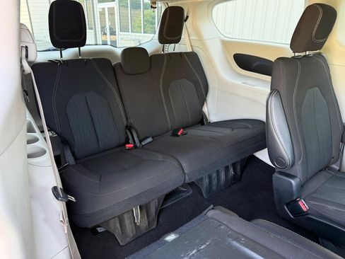Used 2022 Chrysler Voyager LX FWD image 34