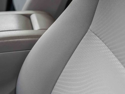 Used 2019 Toyota Highlander LE w/ Carpet Mat Package (TMS) FWD image 19