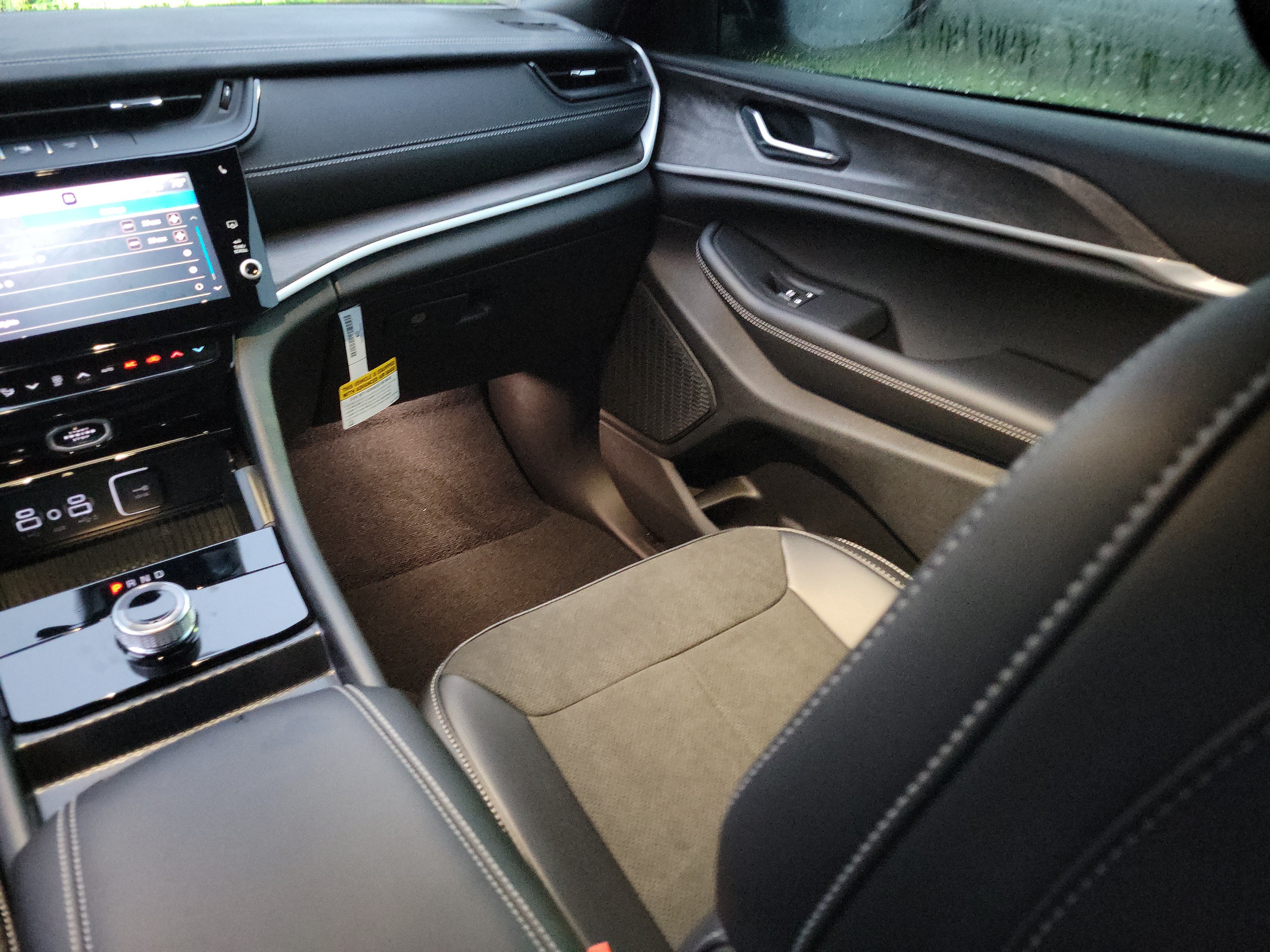 New 2027 Jeep Grand Cherokee Altitude RWD image 10