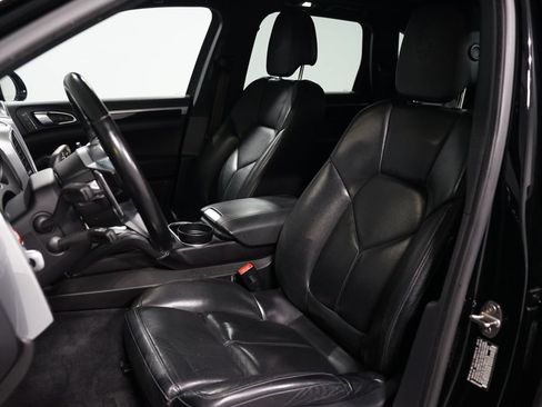 Used 2017 Porsche Cayenne AWD/4WD image 6