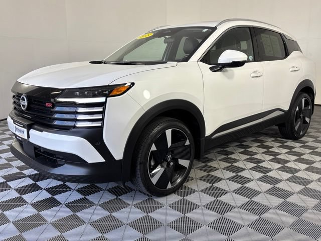 Used 2025 Nissan Kicks SR w/ SR Premium Package AWD/4WD image 2