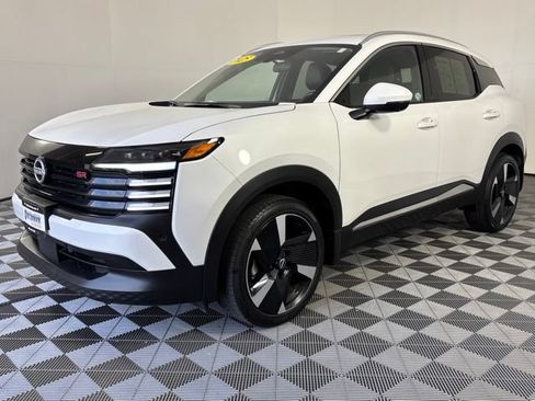 Used 2025 Nissan Kicks SR w/ SR Premium Package AWD/4WD image 2