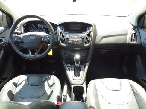 Used 2016 Ford Focus SE w/ Equipment Group 201A FWD image 28