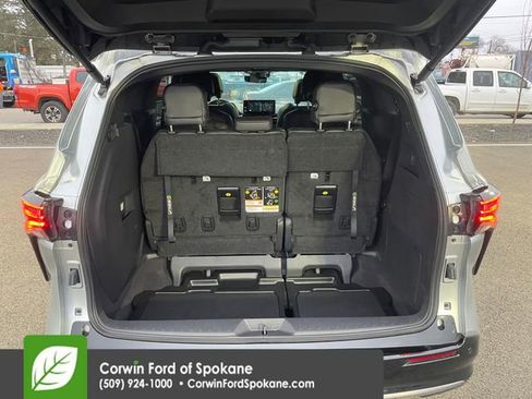 Used 2025 Toyota Sienna Platinum image 21