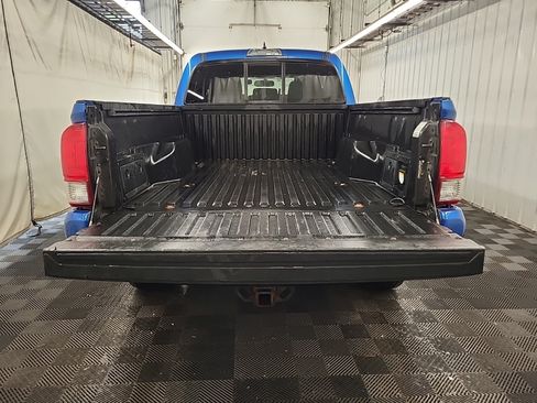 Used 2016 Toyota Tacoma SR5 AWD/4WD image 14