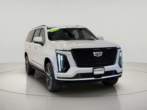 Used 2026 Cadillac Escalade ESV Sport AWD/4WD image 2