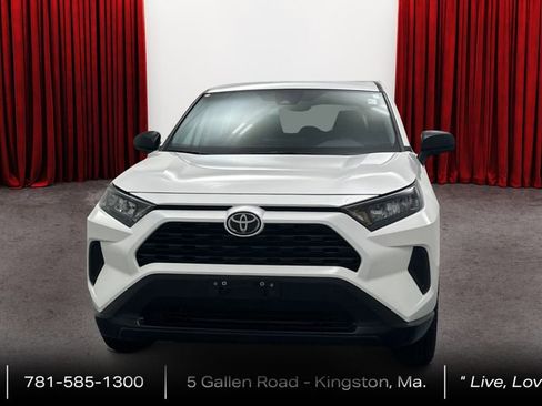 Used 2022 Toyota RAV4 LE AWD/4WD image 2
