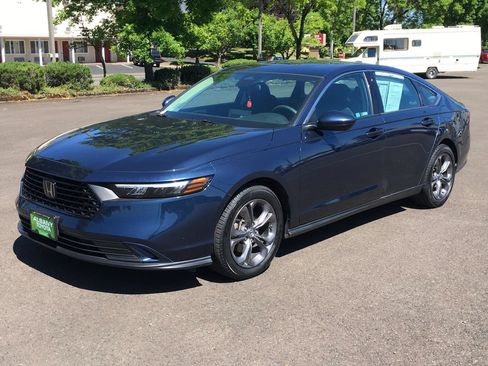 Used 2023 Honda Accord EX image 10