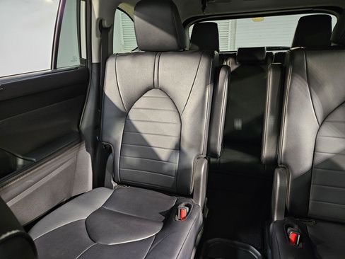 Certified 2025 Toyota Highlander XLE image 12