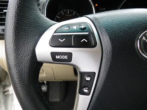 Used 2012 Toyota Highlander Limited image 12