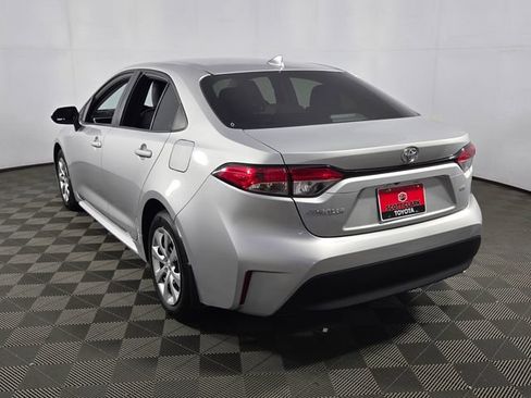 Used 2025 Toyota Corolla LE FWD image 6