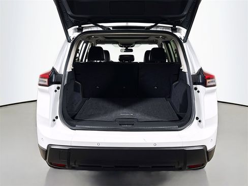 Used 2025 Nissan Rogue SV w/ SV Premium Package image 24