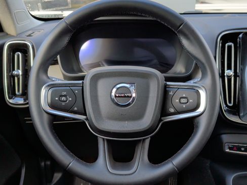 Used 2025 Volvo XC40 B5 Core image 21