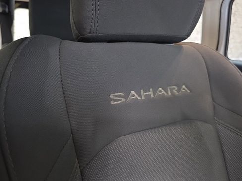 Used 2019 Jeep Wrangler Unlimited Sahara image 13