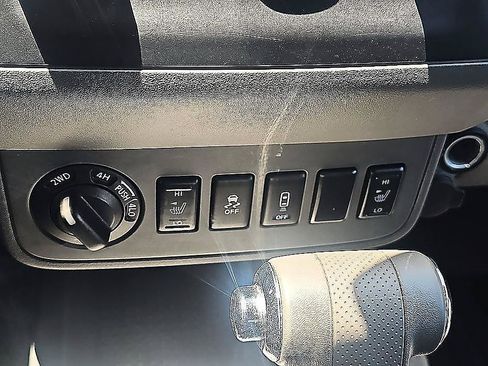 Used 2015 Nissan Frontier SV w/ SV Value Truck Package AWD/4WD image 24