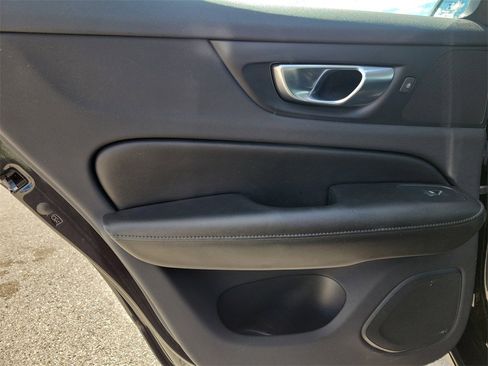 Used 2022 Volvo S60 B5 Momentum image 9