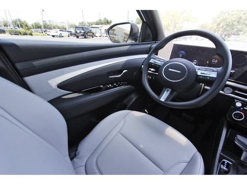 Certified 2025 Hyundai Santa Cruz SEL FWD image 9