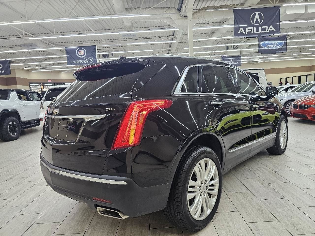 Used 2017 Cadillac XT5 Premium Luxury w/ LPO, Wheel Lock Package FWD image 7
