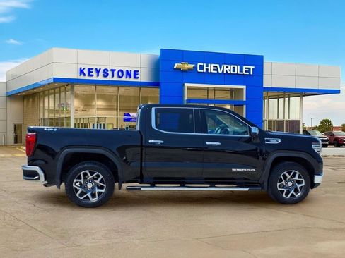 Used 2024 GMC Sierra 1500 SLT w/ SLT Premium Package AWD/4WD image 8