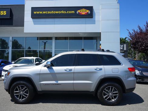 Used 2017 Jeep Grand Cherokee Limited w/ Luxury Group II AWD/4WD image 2
