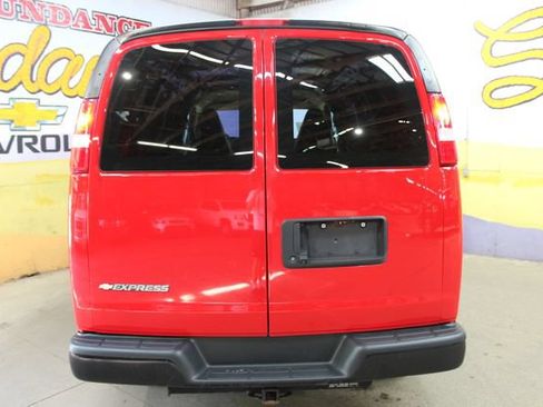 Used 2019 Chevrolet Express 2500 RWD image 7