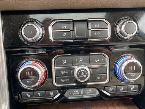 Used 2021 GMC Yukon XL Denali w/ Denali Premium Package image 23