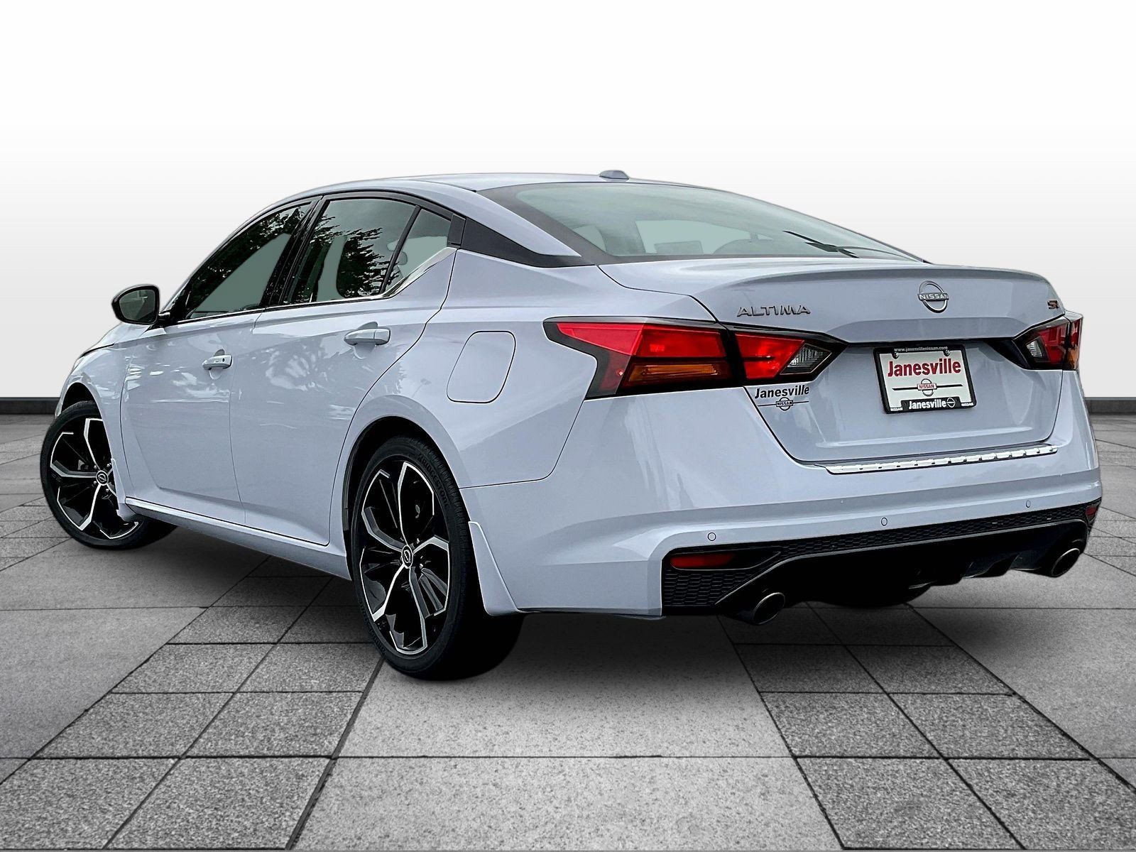 Certified 2023 Nissan Altima 2.5 SR w/ SR Premium Package FWD image 5