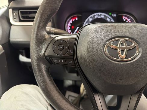 Used 2025 Toyota RAV4 XLE AWD/4WD image 25