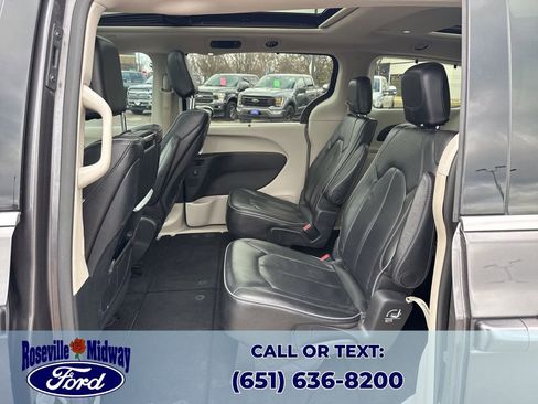 Used 2018 Chrysler Pacifica Limited w/ Tire & Wheel Group image 32