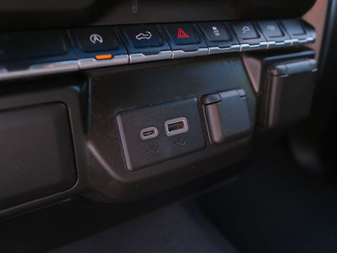 Used 2021 Chevrolet Silverado 1500 Custom image 23