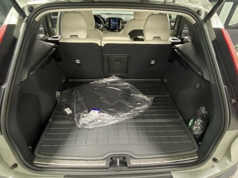 Certified 2024 Volvo XC40 B5 Plus w/ Protection Package Premier image 9