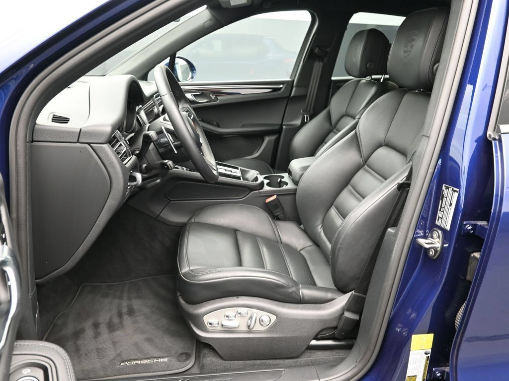 Certified 2026 Porsche Macan AWD/4WD image 5