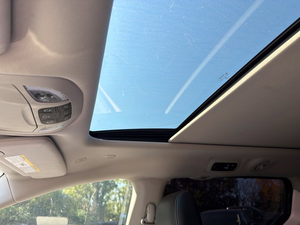 Used 2023 Chrysler Pacifica Limited FWD image 42