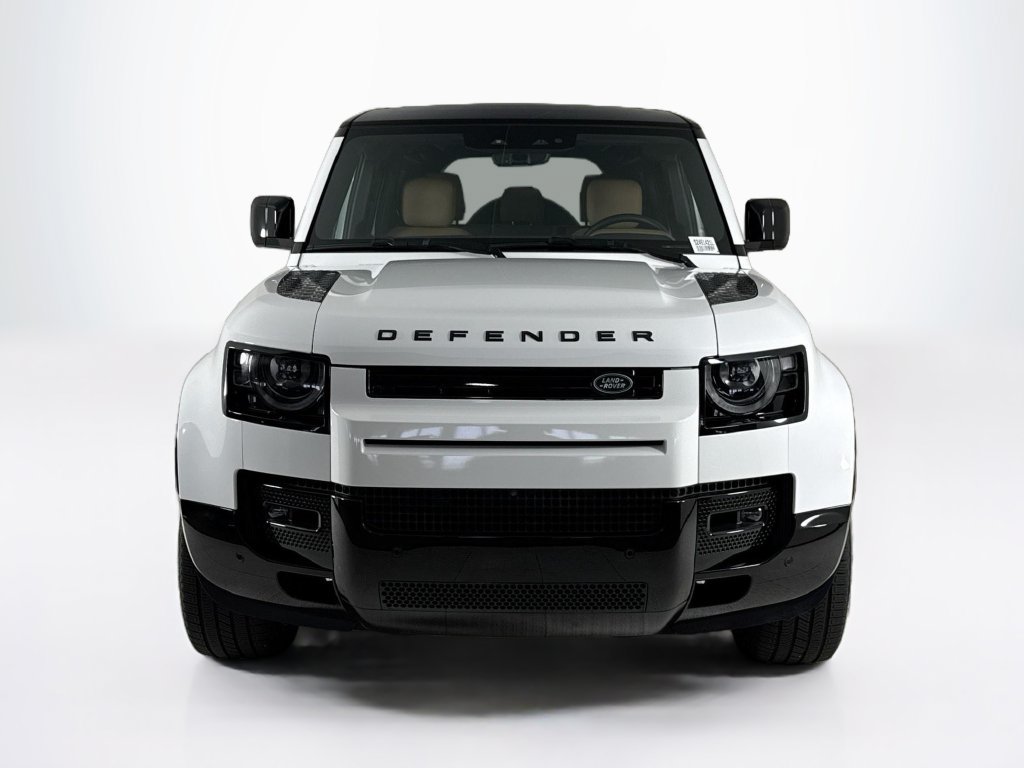 Used 2025 Land Rover Defender 110 X-Dynamic SE AWD/4WD image 8