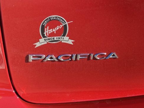 New 2026 Chrysler Pacifica Select image 4