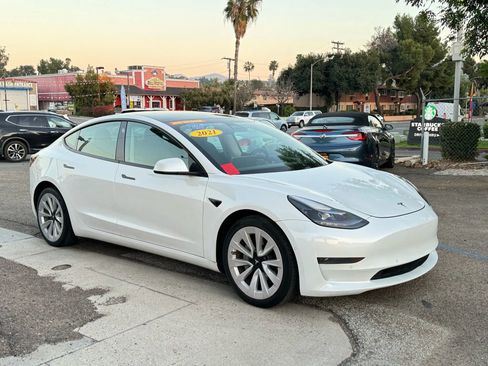 Used 2021 Tesla Model 3 Standard Range Plus image 2