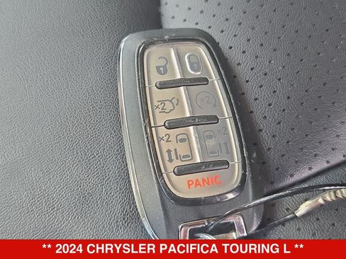Used 2024 Chrysler Pacifica Touring-L FWD image 32