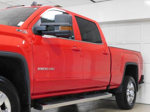 Used 2018 GMC Sierra 2500 SLE w/ HD SLE Preferred Plus Package AWD/4WD image 28