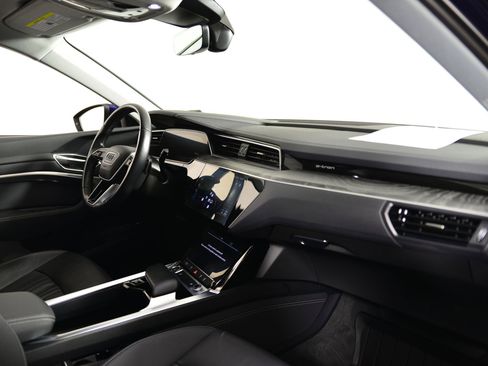 Certified 2022 Audi e-tron Premium image 18
