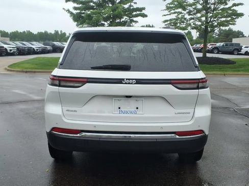 Used 2024 Jeep Grand Cherokee Laredo w/ Luxury Tech Group I AWD/4WD image 5