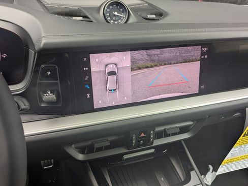 Certified 2025 Porsche Cayenne S AWD/4WD image 19