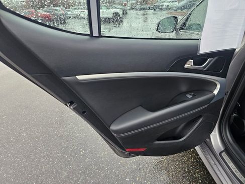 Used 2023 Genesis G70 2.0T image 19