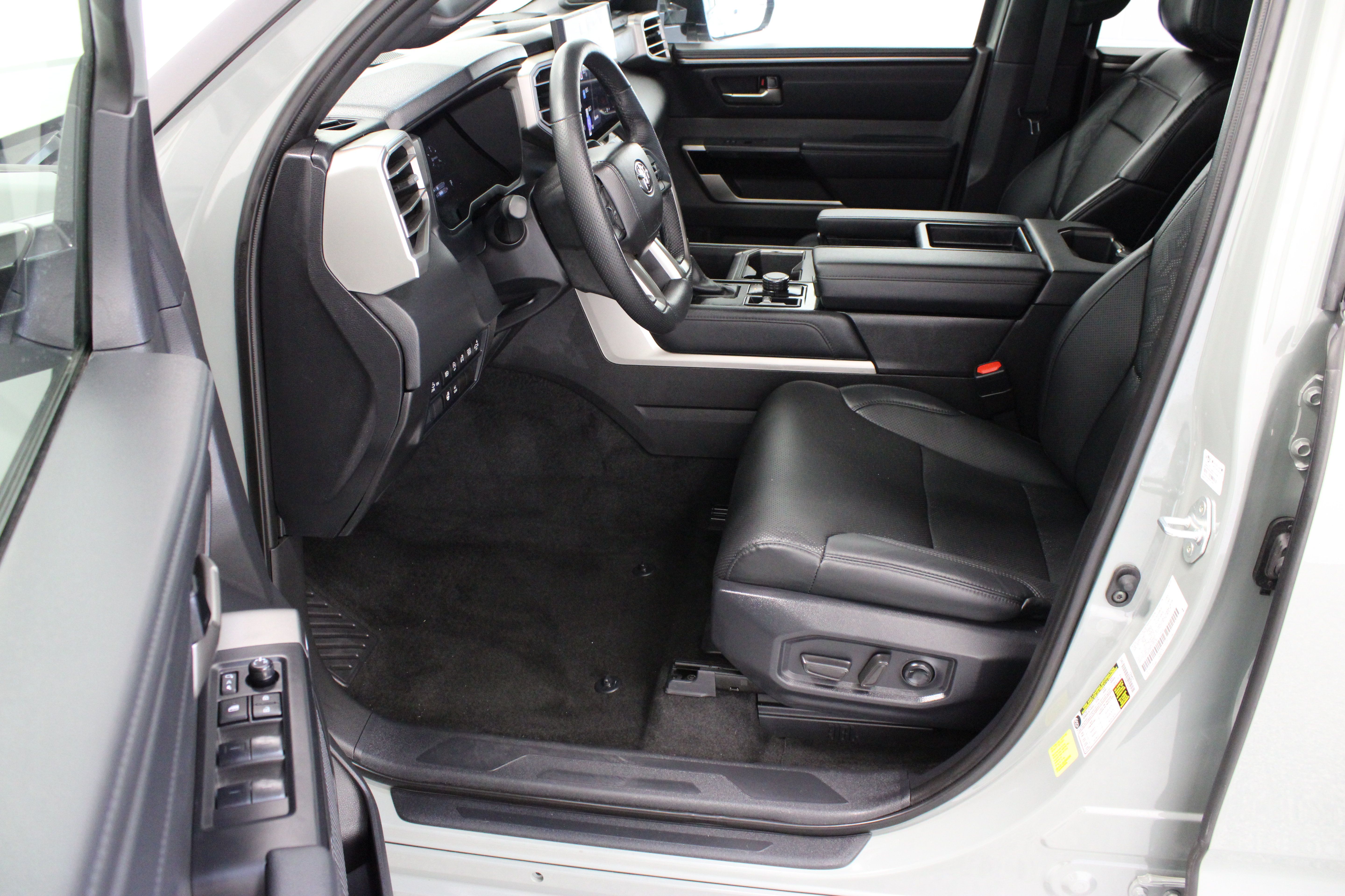 Used 2025 Toyota Tundra Limited AWD/4WD image 15