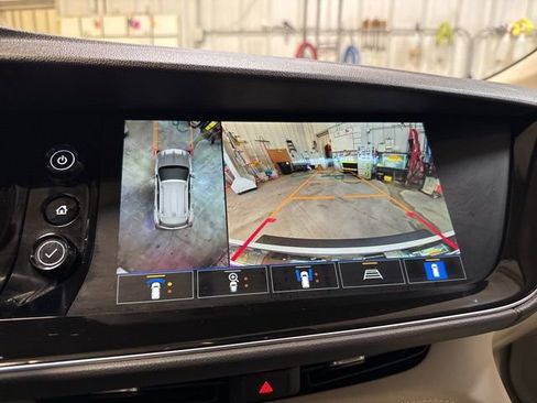 Used 2023 Buick Envision Avenir image 20