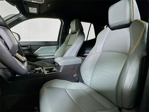 Used 2025 Toyota 4Runner Trailhunter image 11